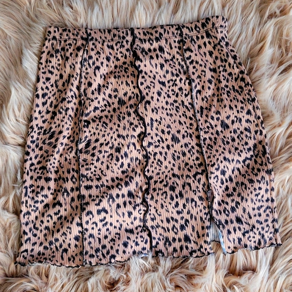 Stretchy leopard printed mini